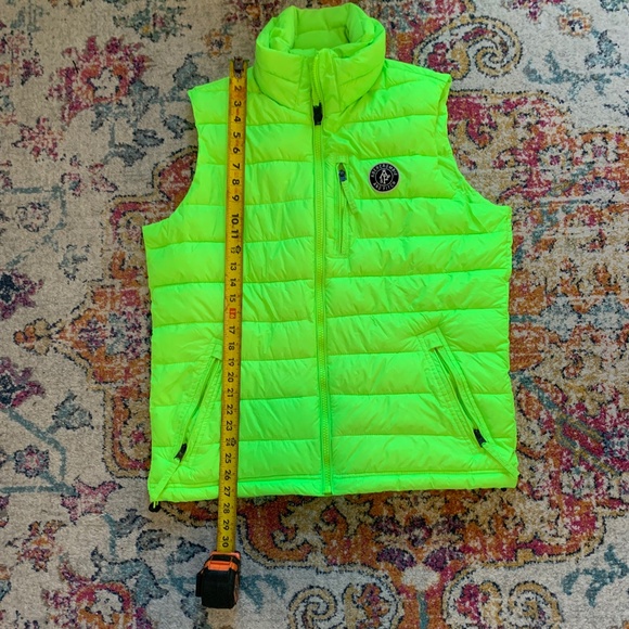 Abercrombie and Fitch puffer vest - Picture 5 of 8